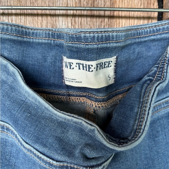 We The Free by Free People Women’s Skinny Jeans Small Pull-On Front Slit Hem - Picture 3 of 7